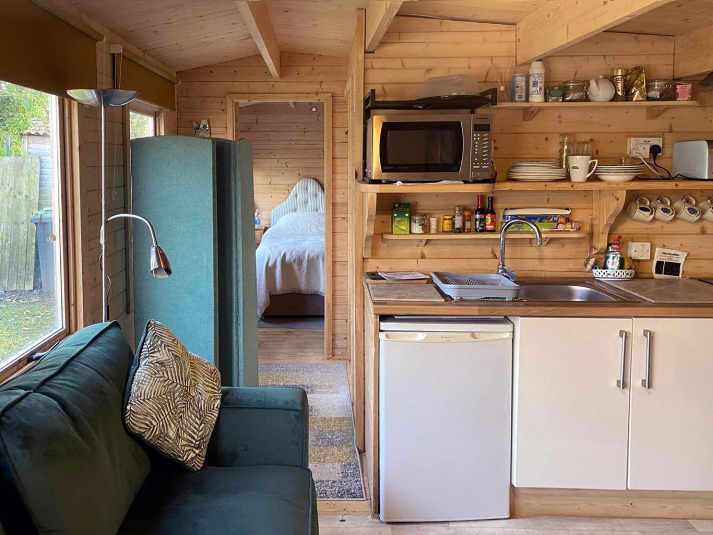 Cosy Garden Log Cabin ساليزبري المظهر الخارجي الصورة